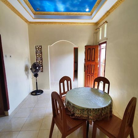Frangky Homestay Manado Exterior photo