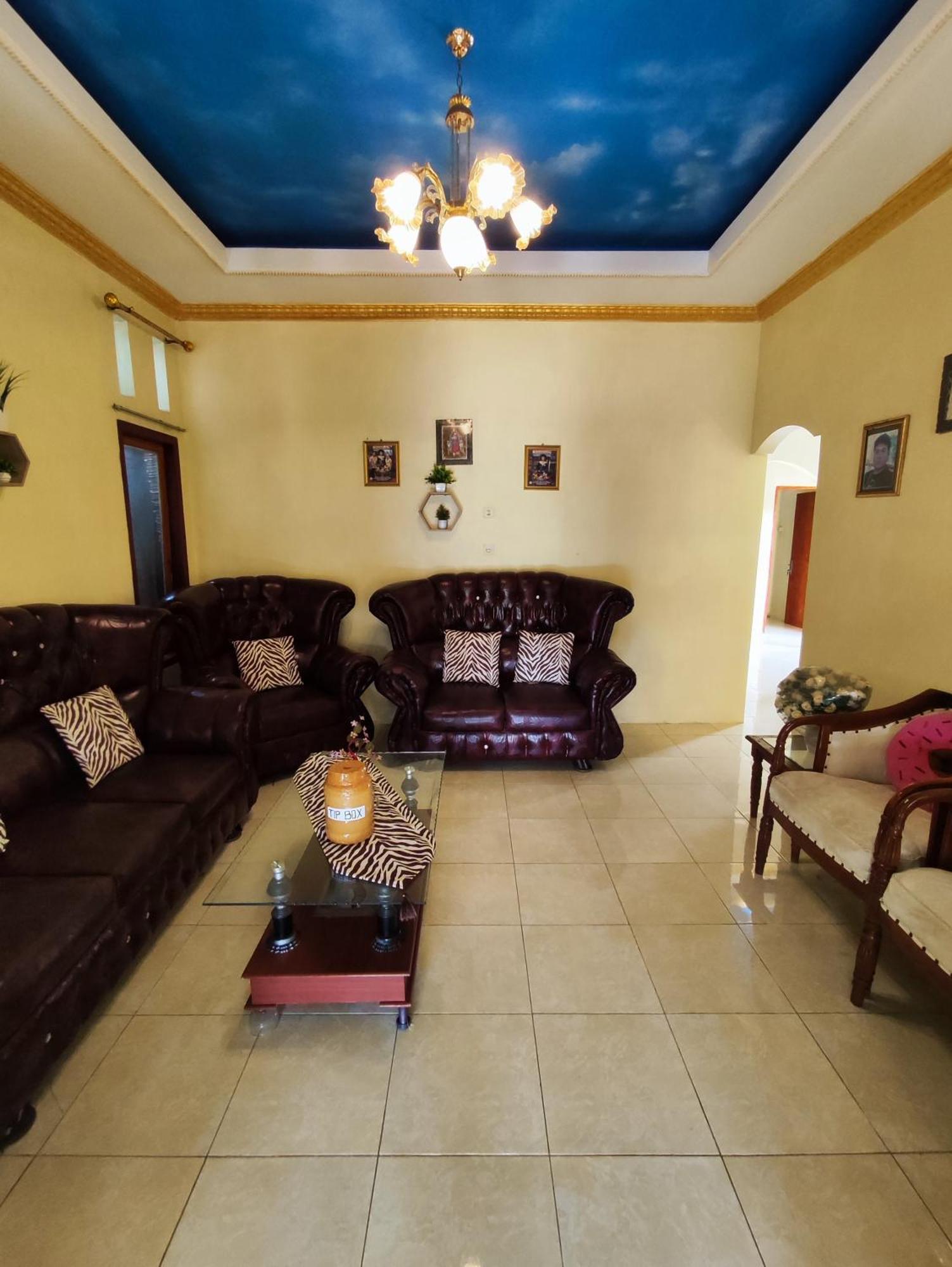 Frangky Homestay Manado Exterior photo