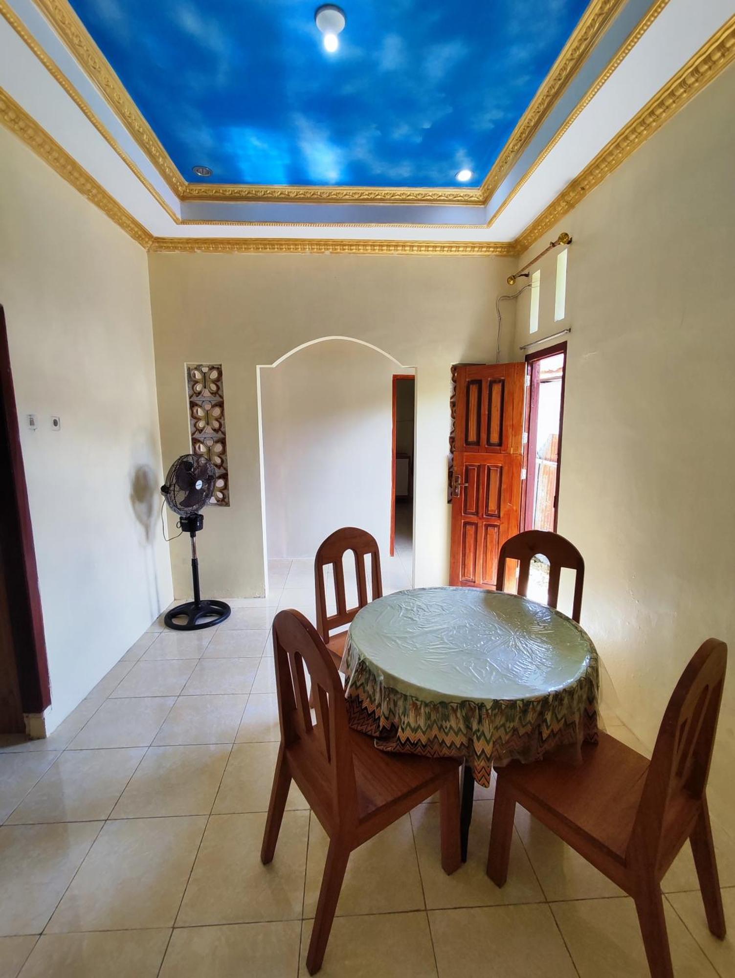 Frangky Homestay Manado Exterior photo