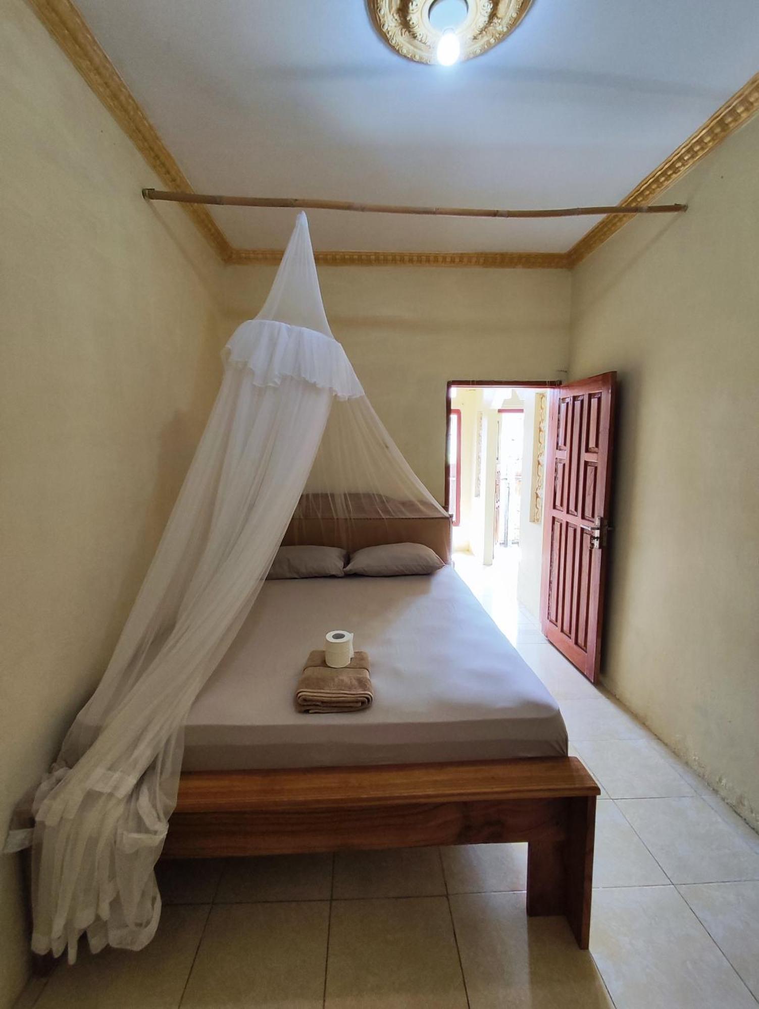 Frangky Homestay Manado Exterior photo