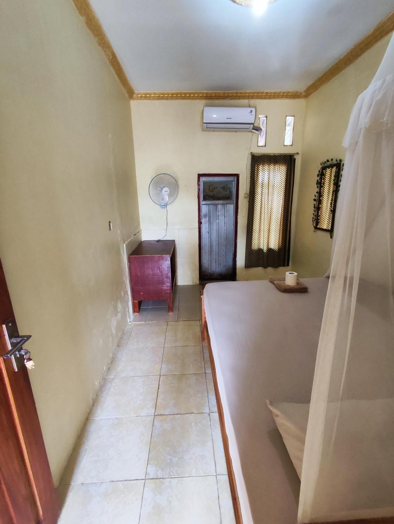 Frangky Homestay Manado Exterior photo