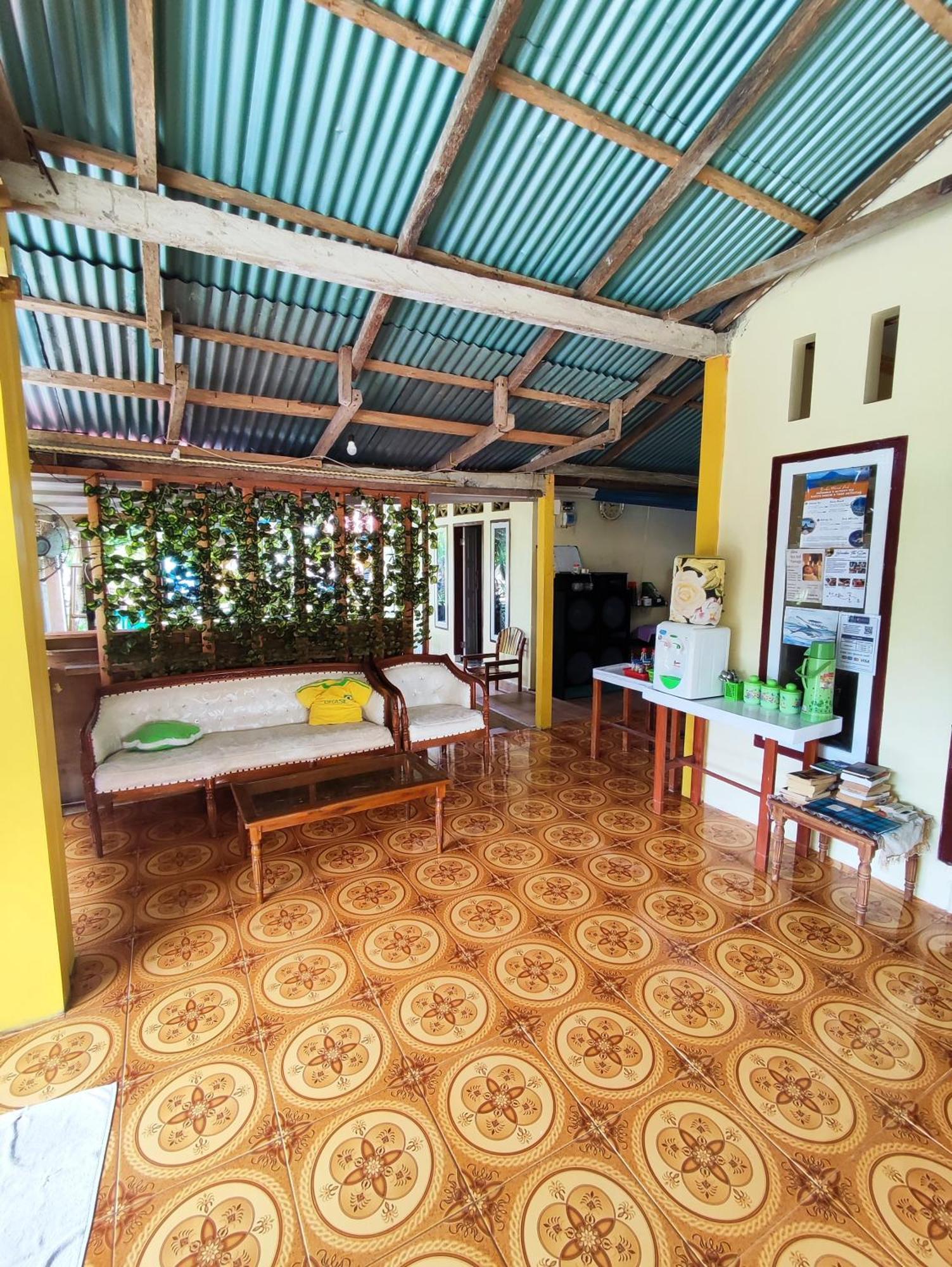 Frangky Homestay Manado Exterior photo