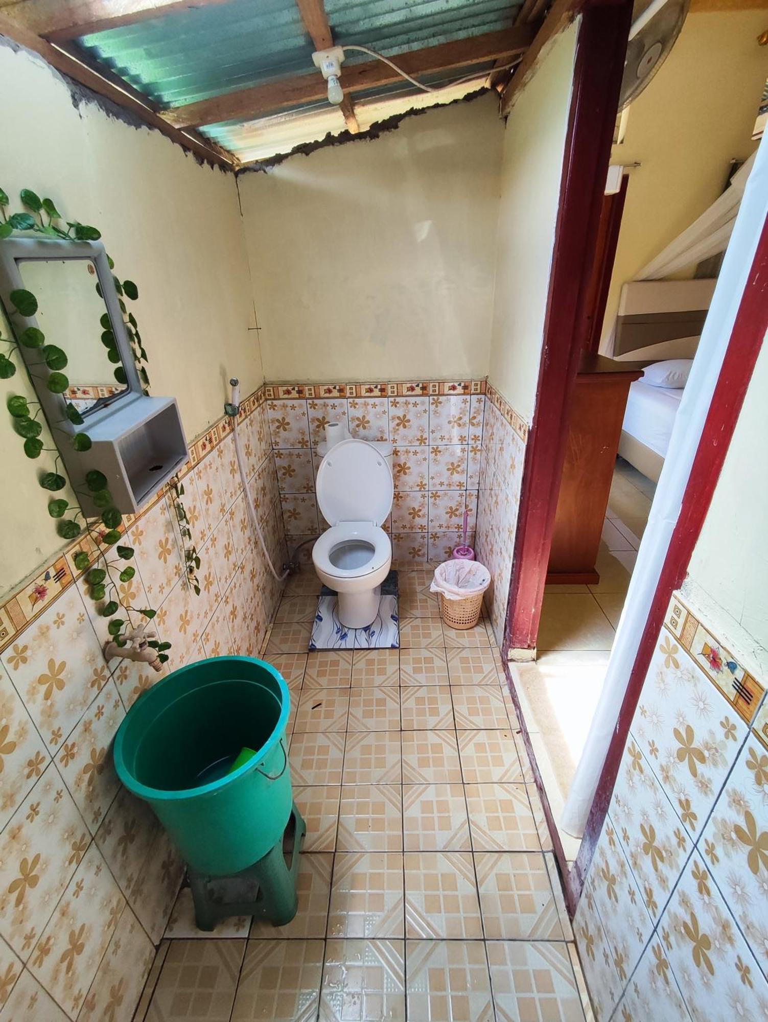 Frangky Homestay Manado Exterior photo