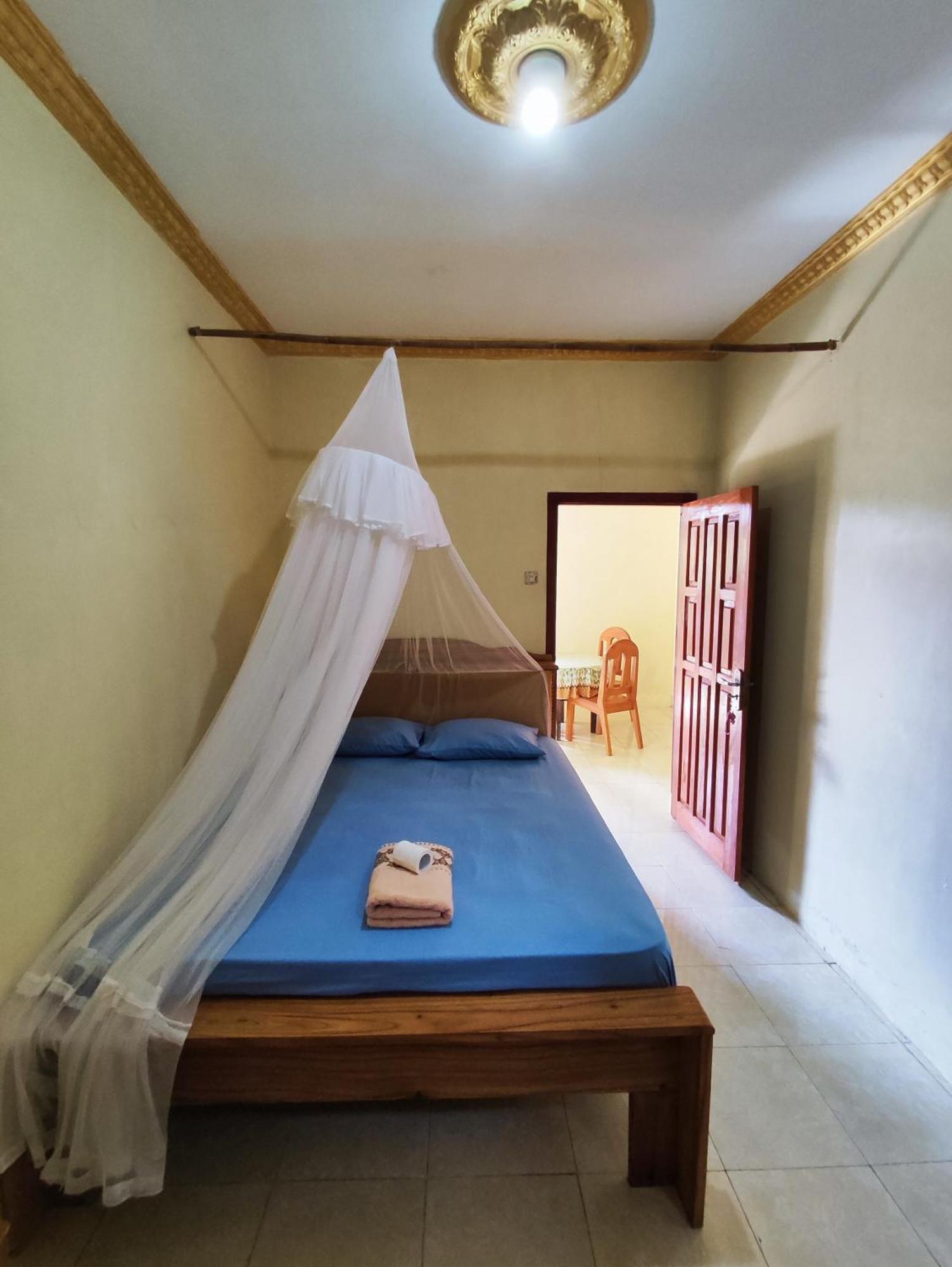 Frangky Homestay Manado Exterior photo