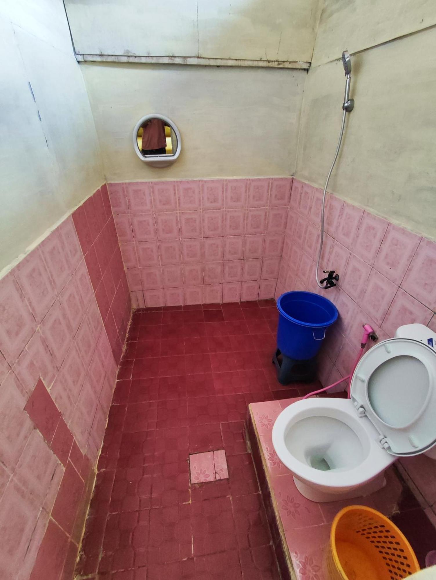 Frangky Homestay Manado Exterior photo