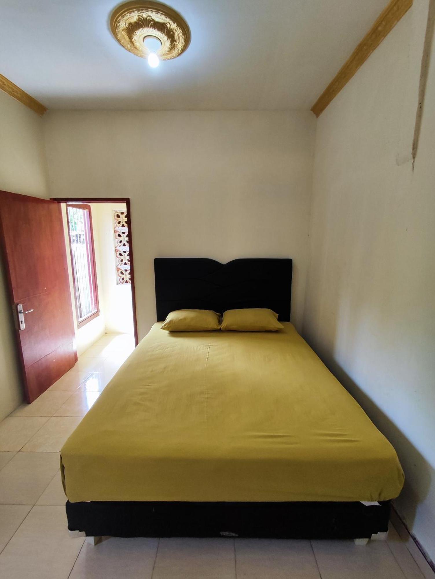 Frangky Homestay Manado Exterior photo