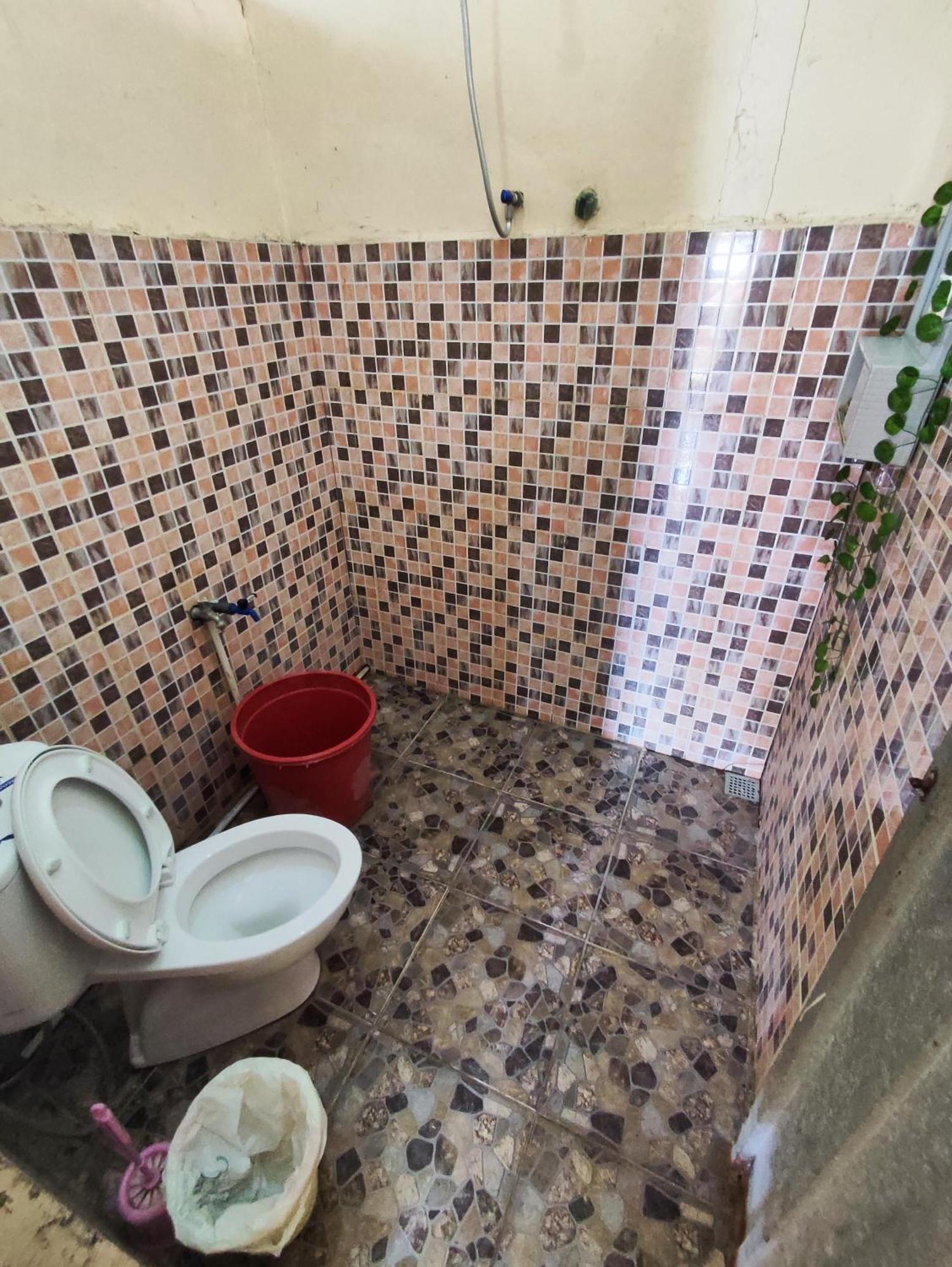 Frangky Homestay Manado Exterior photo