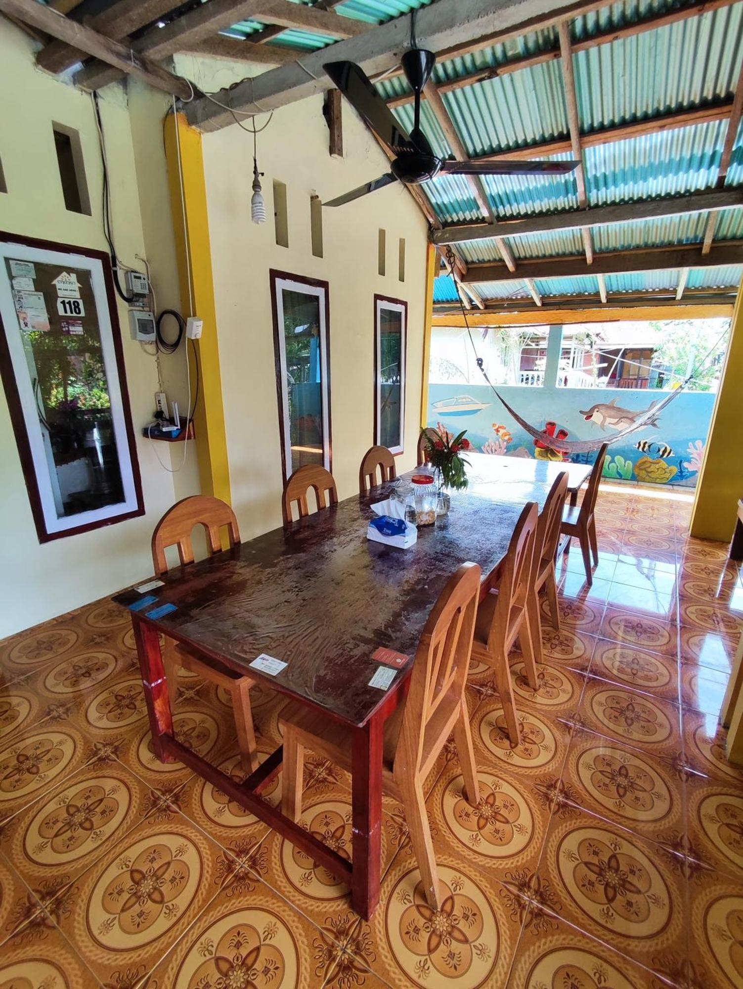 Frangky Homestay Manado Exterior photo