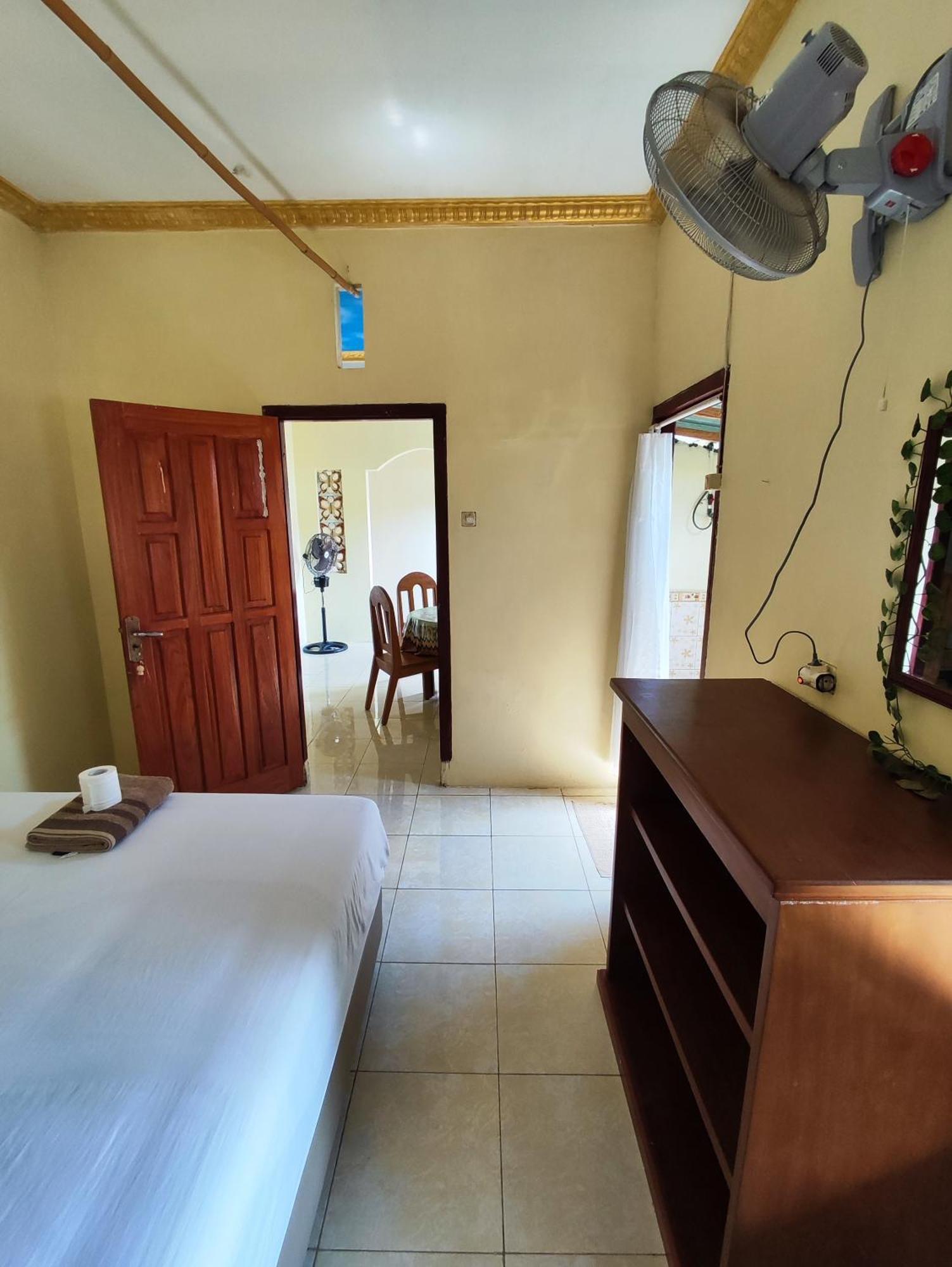 Frangky Homestay Manado Exterior photo